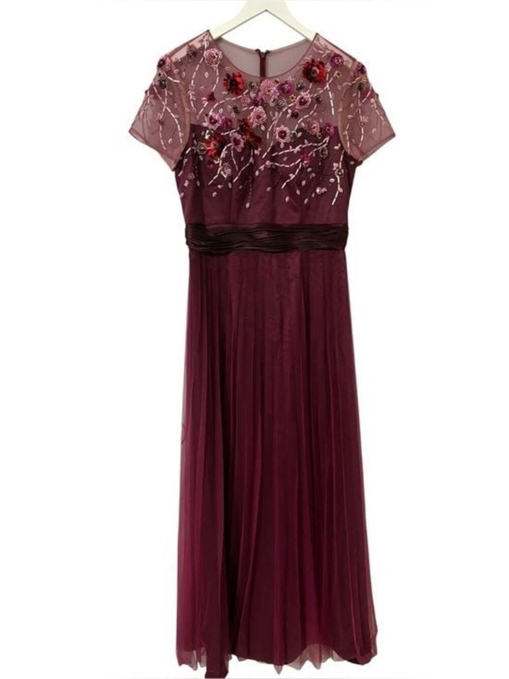 JS Collections Floral 3D
Embellished Gown Size 10